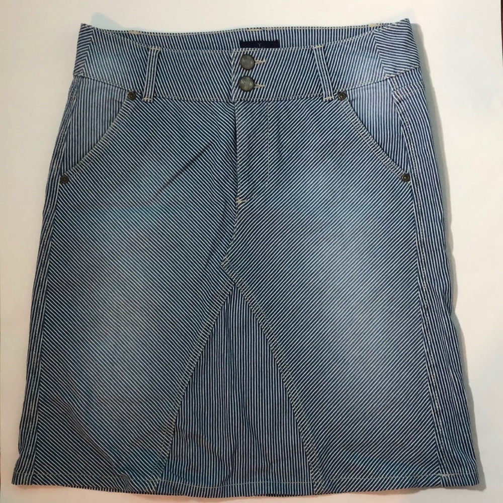 Women/juniors striped skirt
